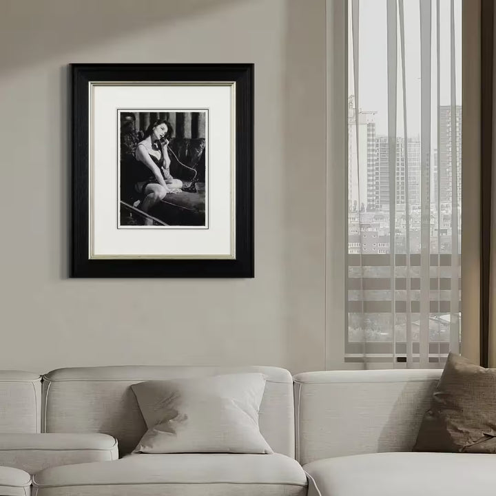 Fabian Perez Late Night Call in situ